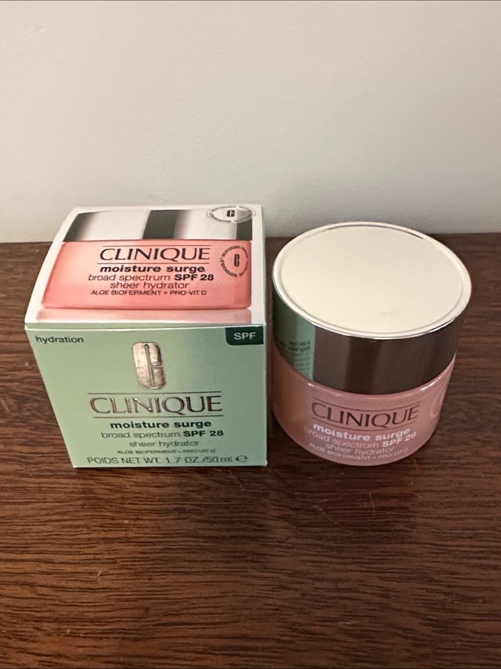 Clinique Moisture Surge SPF 28 Sheer Hydrator - Pink & Mint